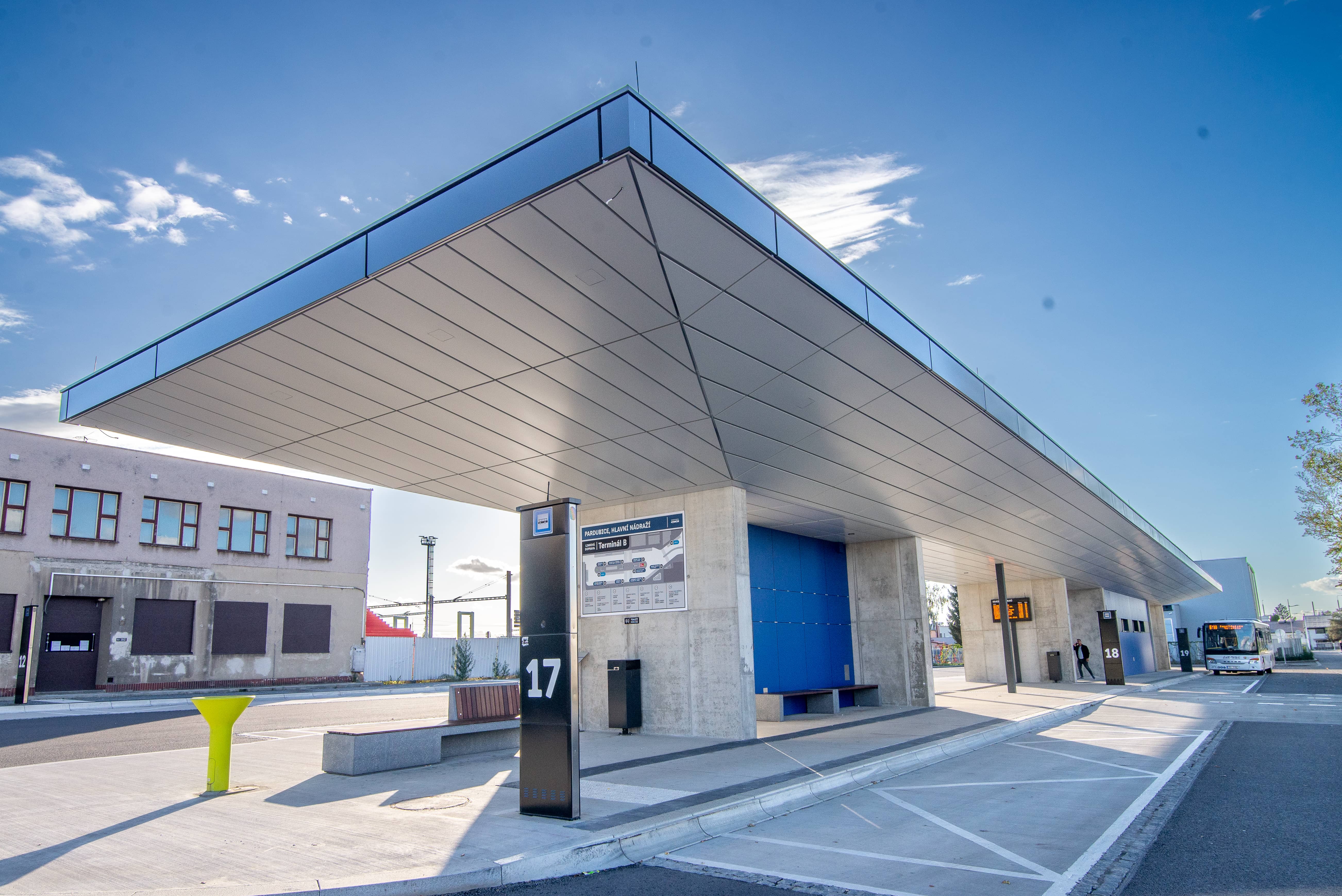 Autobusový terminál, Pardubice — fotografie 1 / 5